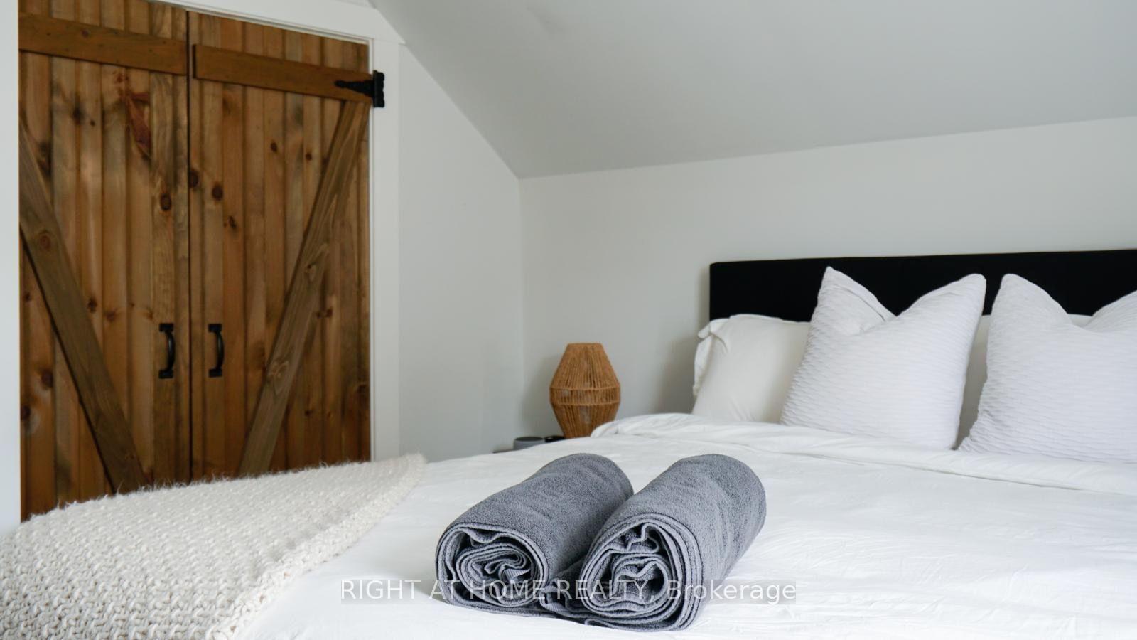 Photo 23 of 110 Cameron Avenue N, Hamilton, Homeside — HOMEH