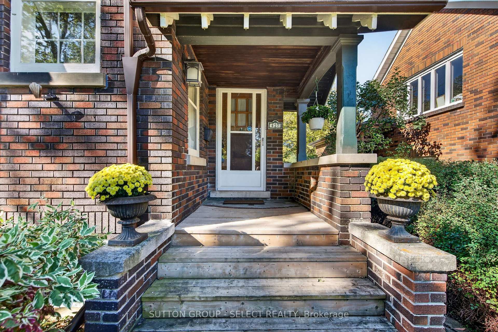 Photo 4 of 427 Wortley Road, London, South G — HOMEH