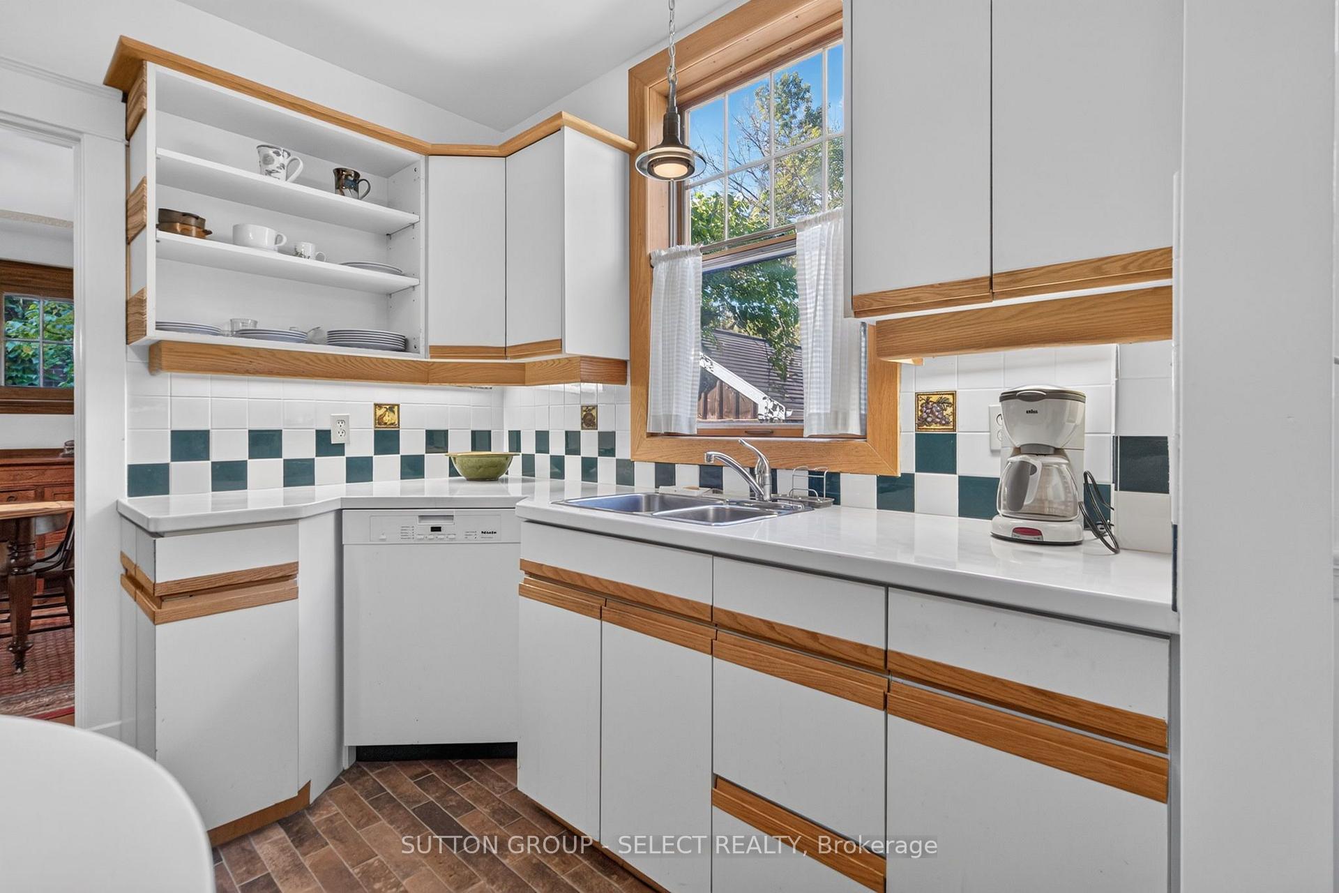 Photo 14 of 427 Wortley Road, London, South G — HOMEH