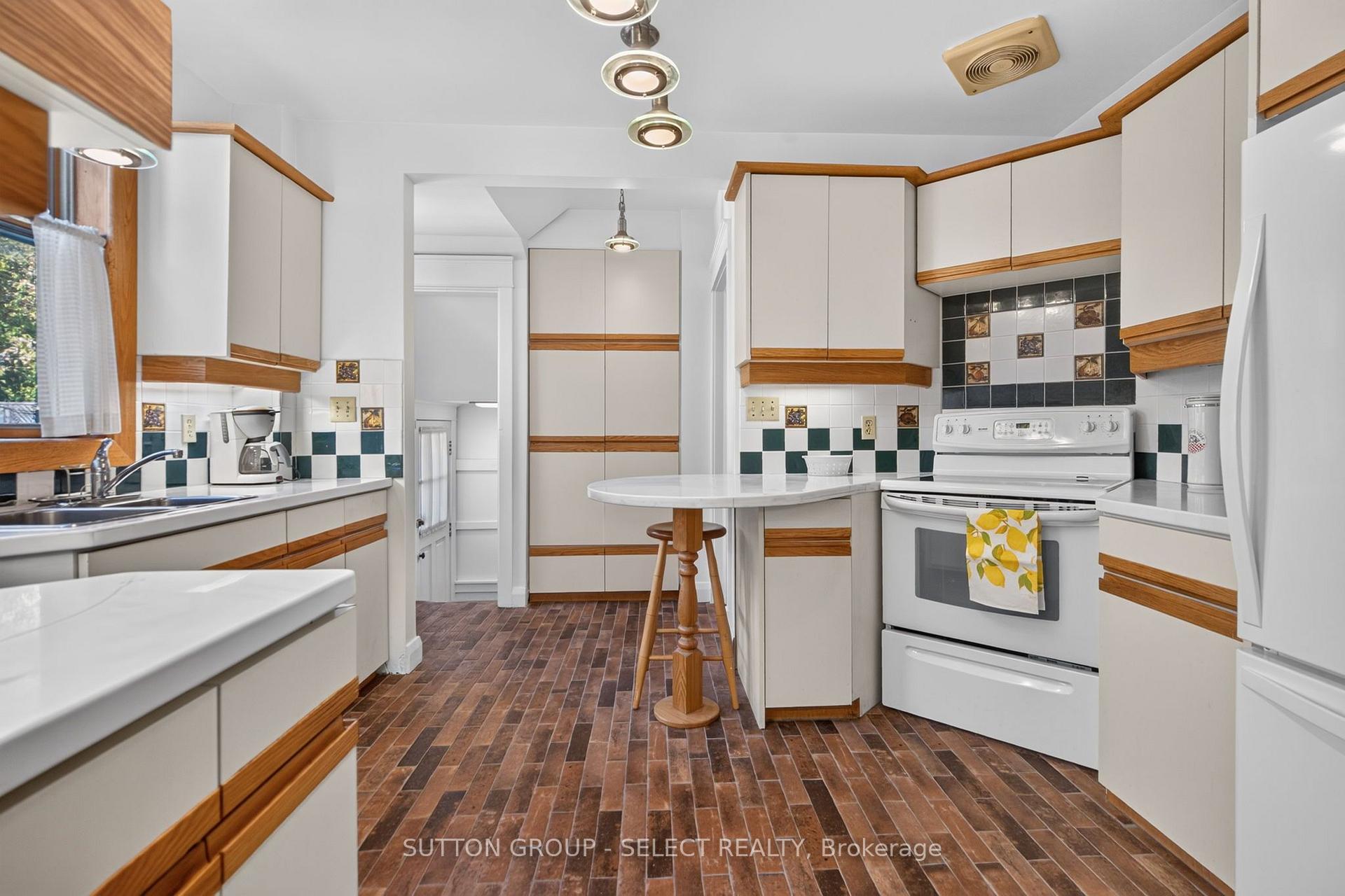 Photo 16 of 427 Wortley Road, London, South G — HOMEH