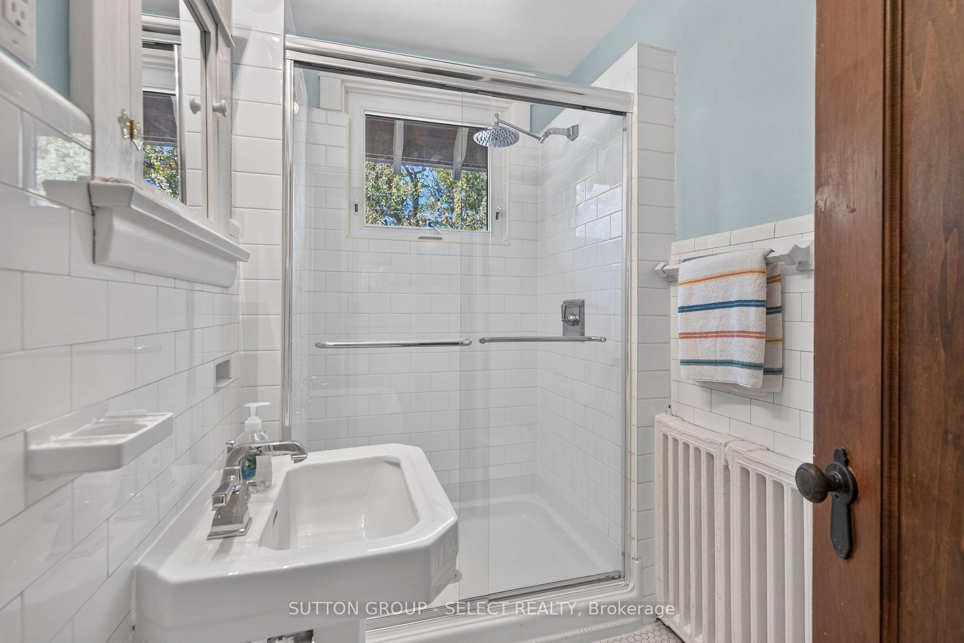 Photo 23 of 427 Wortley Road, London, South G — HOMEH