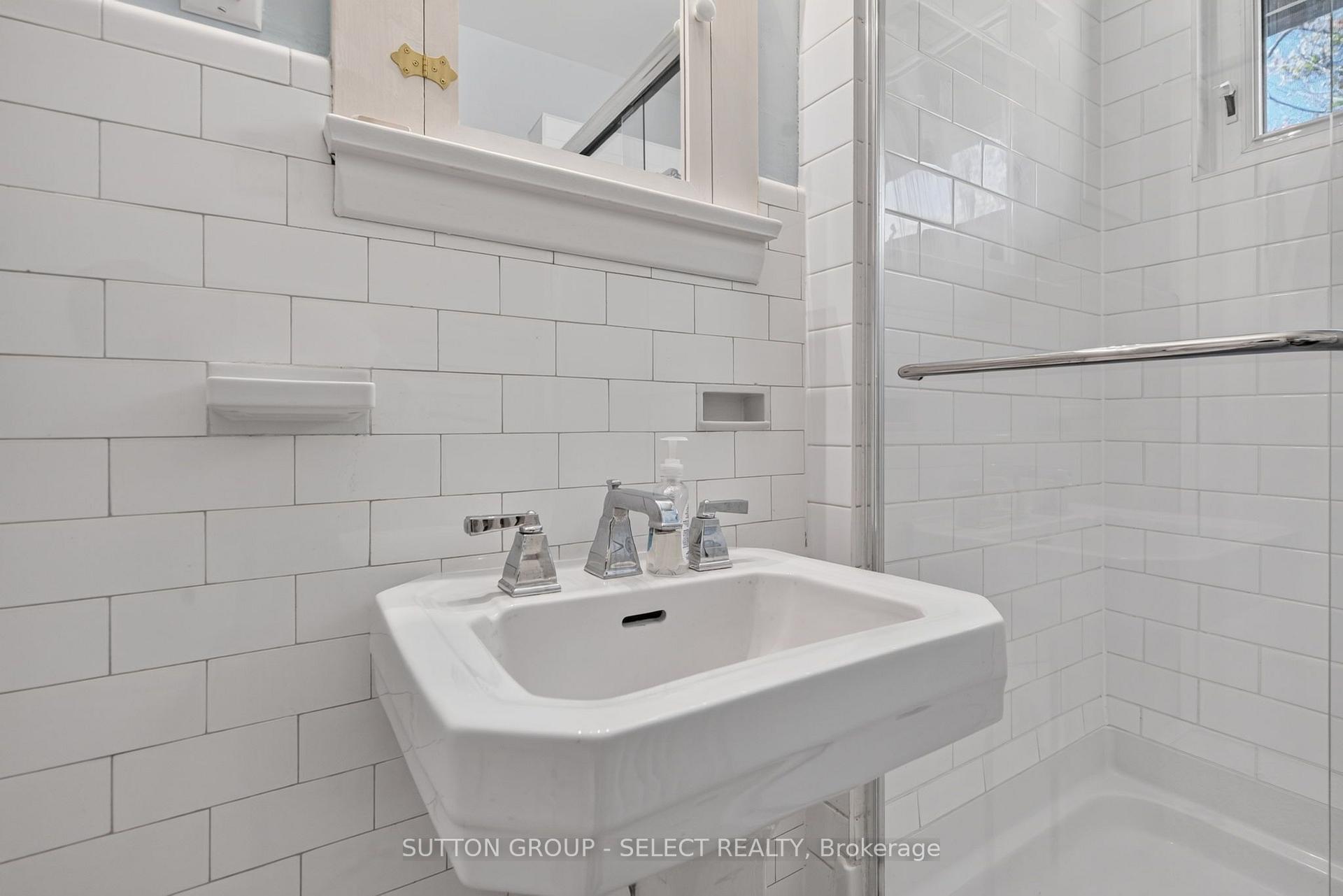 Photo 24 of 427 Wortley Road, London, South G — HOMEH