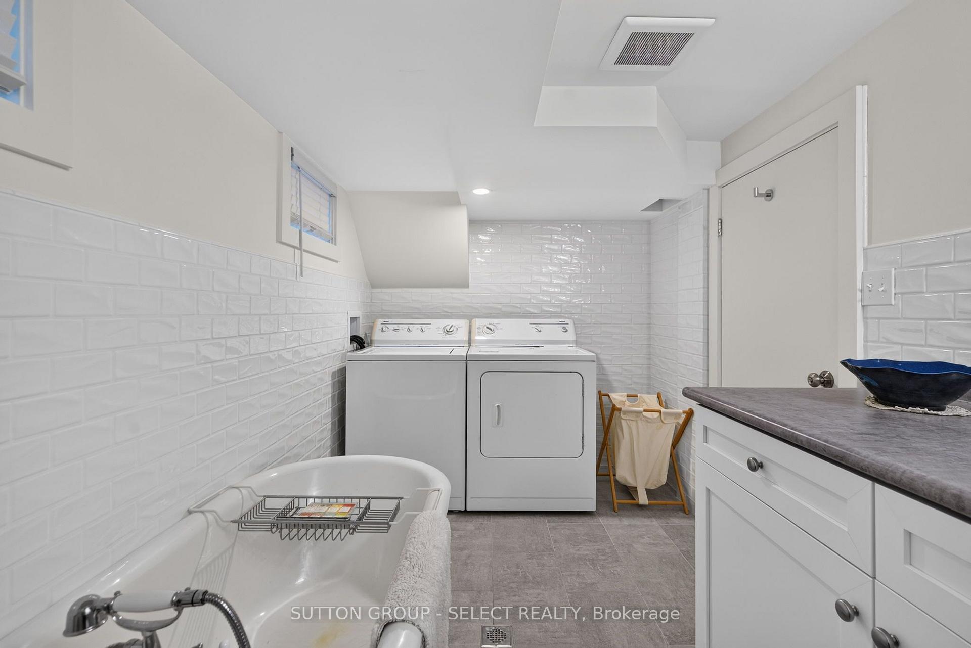 Photo 32 of 427 Wortley Road, London, South G — HOMEH