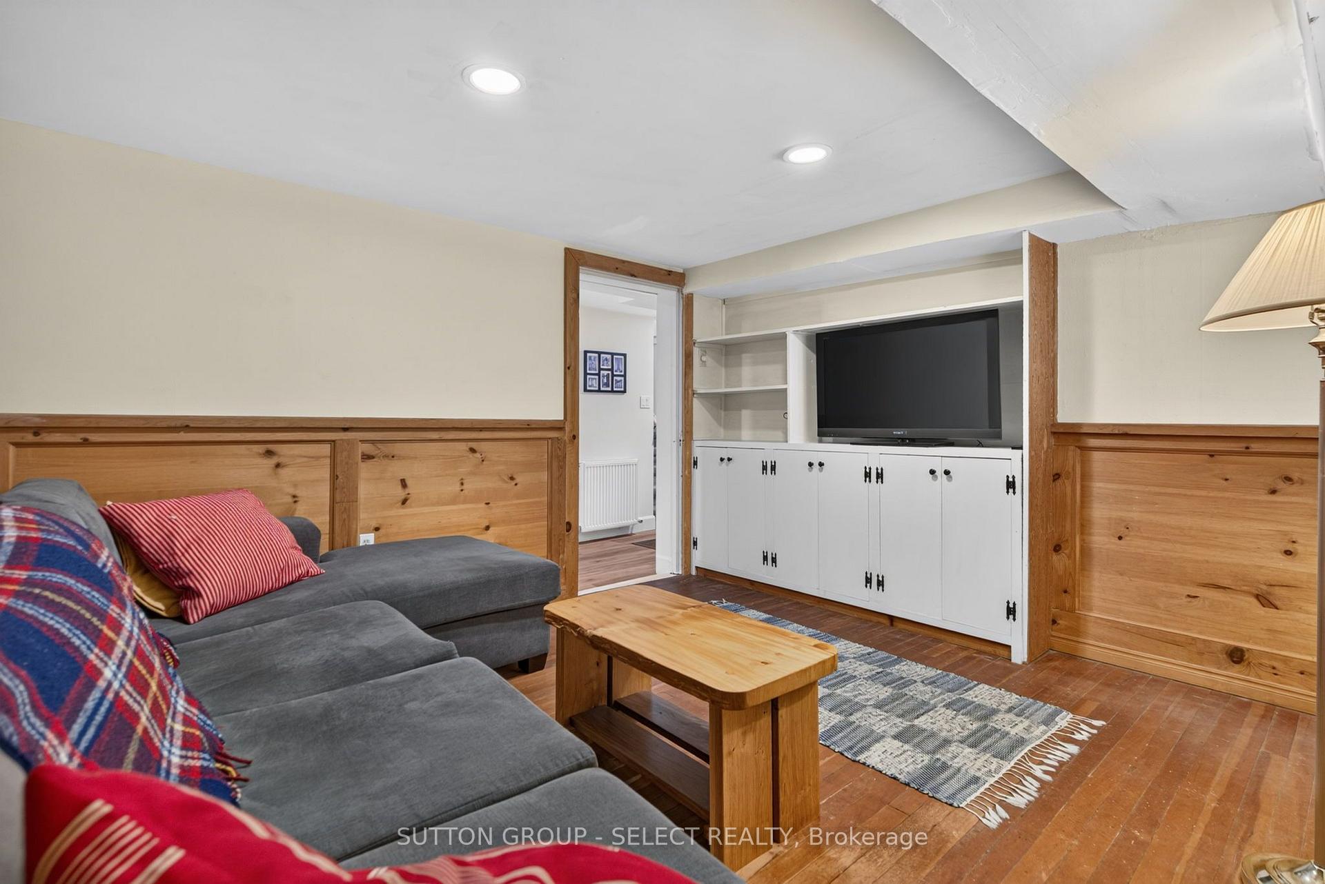 Photo 35 of 427 Wortley Road, London, South G — HOMEH
