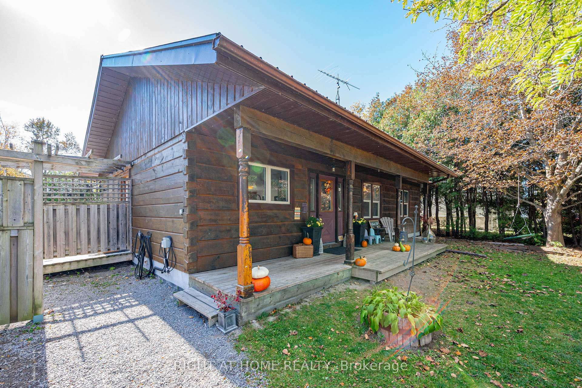 Photo 3 of 78 Hillside Drive, Kawartha Lakes, Mariposa — HOMEH