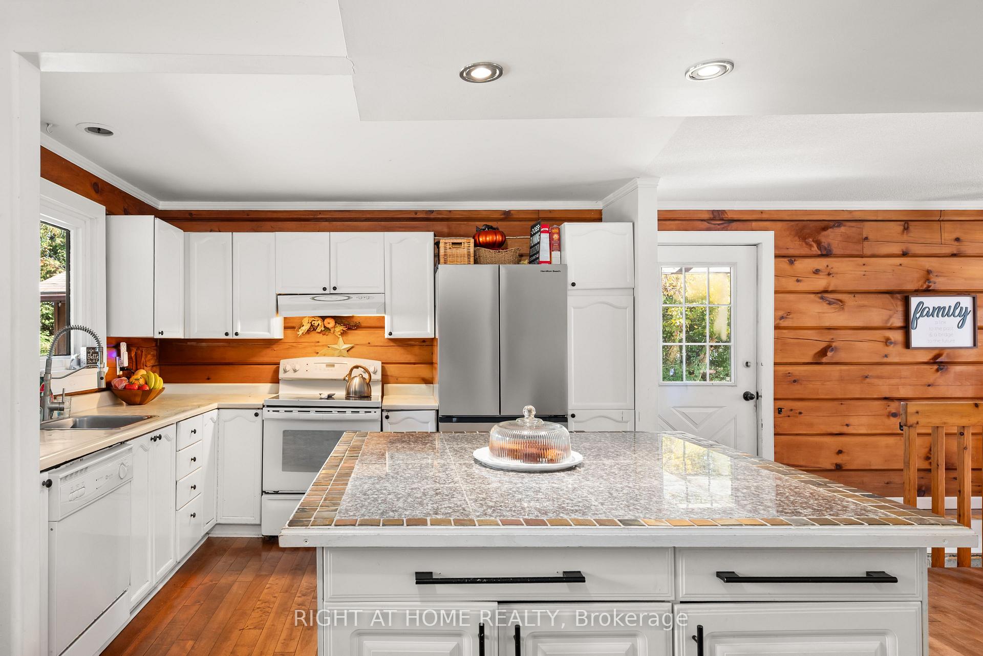 Photo 14 of 78 Hillside Drive, Kawartha Lakes, Mariposa — HOMEH