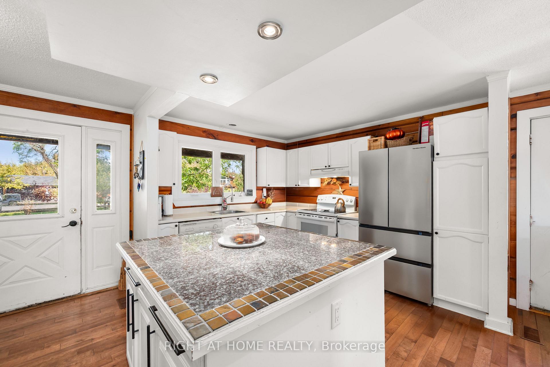 Photo 16 of 78 Hillside Drive, Kawartha Lakes, Mariposa — HOMEH