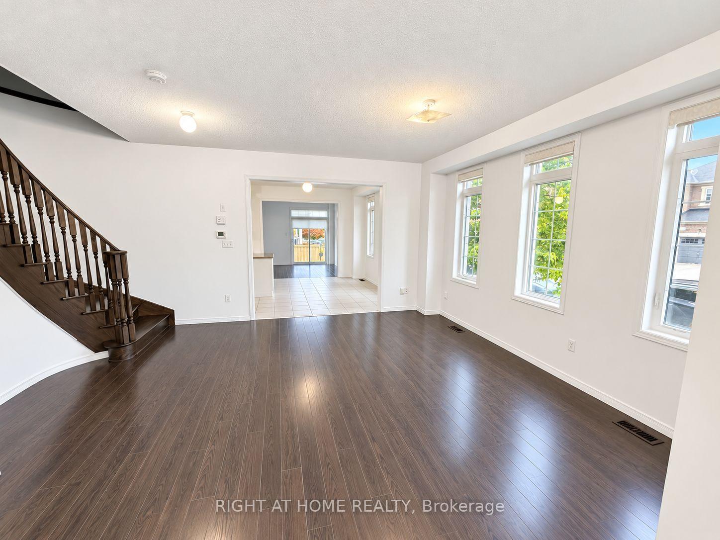 Photo 3 of 1260 Mccron Crescent, Newmarket, Stonehaven-Wyndham — HOMEH
