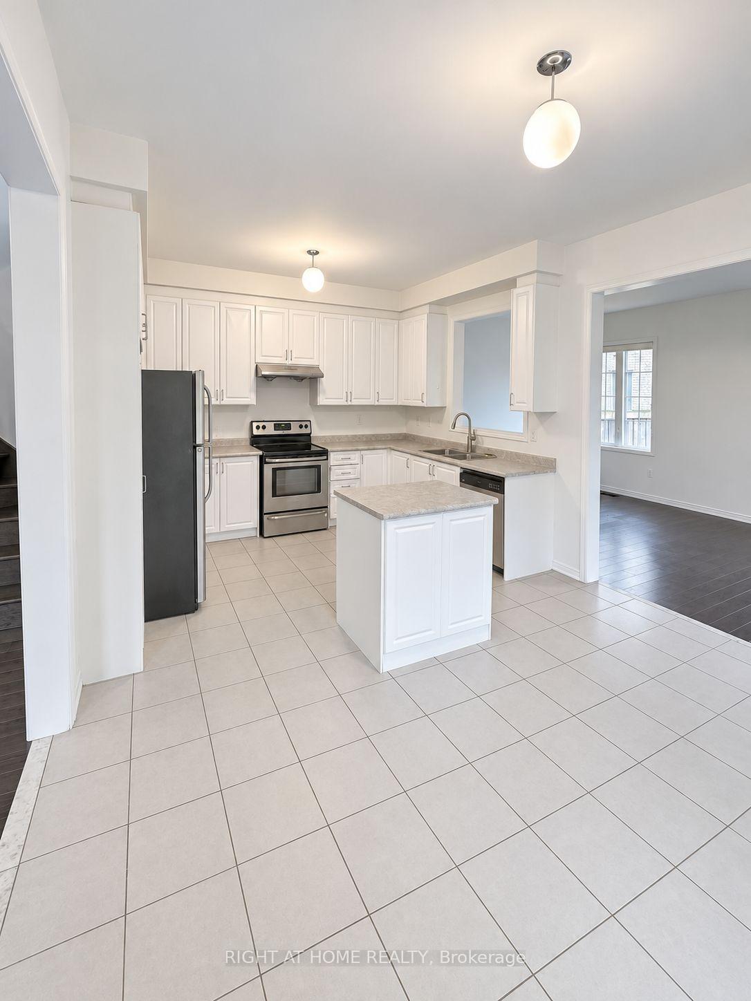 Photo 4 of 1260 Mccron Crescent, Newmarket, Stonehaven-Wyndham — HOMEH