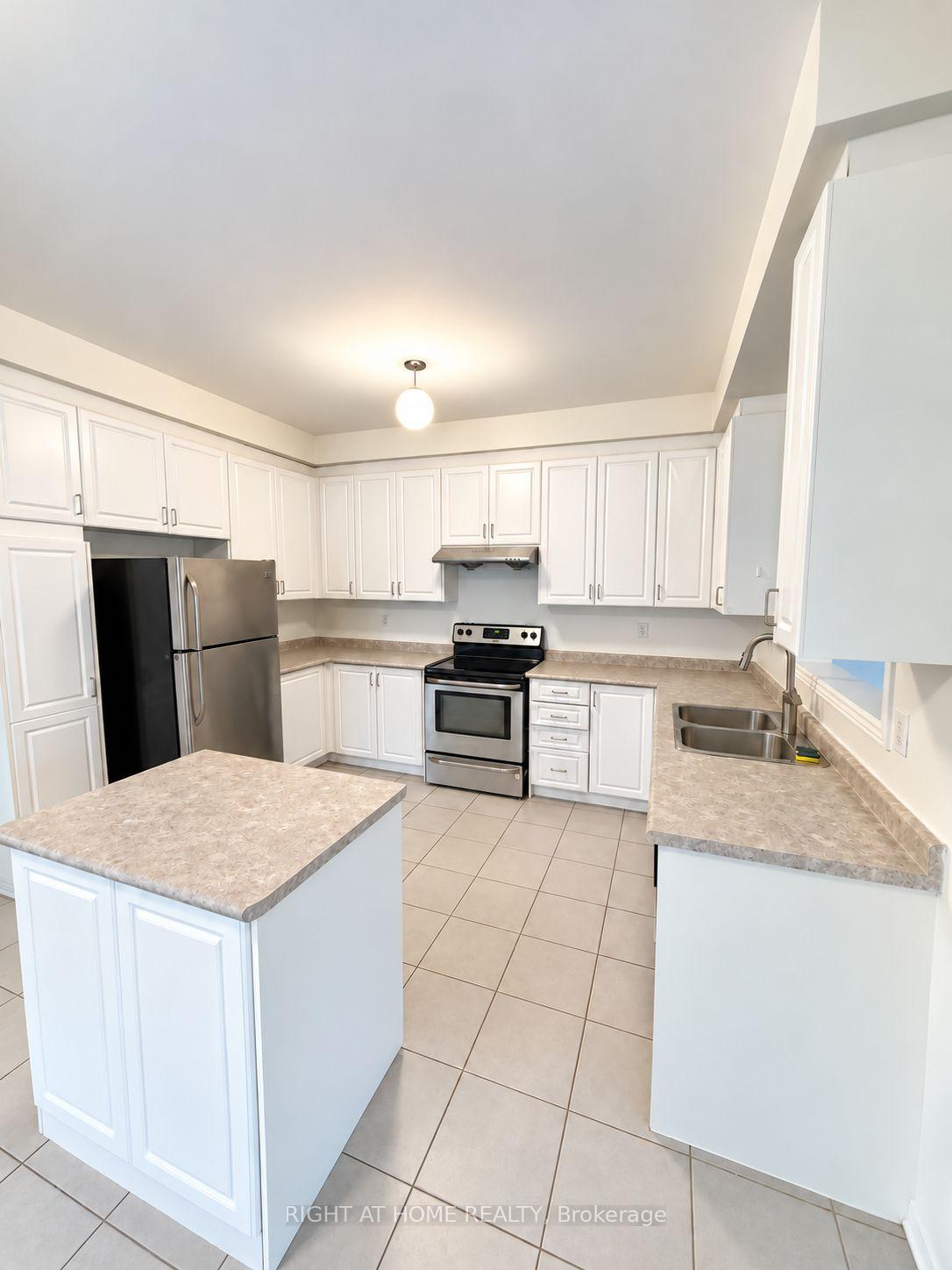 Photo 5 of 1260 Mccron Crescent, Newmarket, Stonehaven-Wyndham — HOMEH