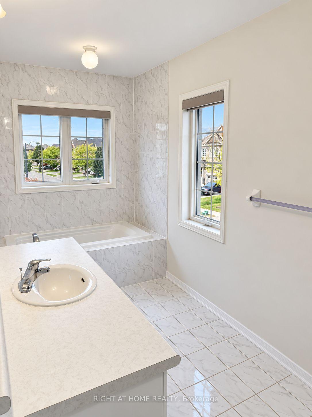Photo 12 of 1260 Mccron Crescent, Newmarket, Stonehaven-Wyndham — HOMEH