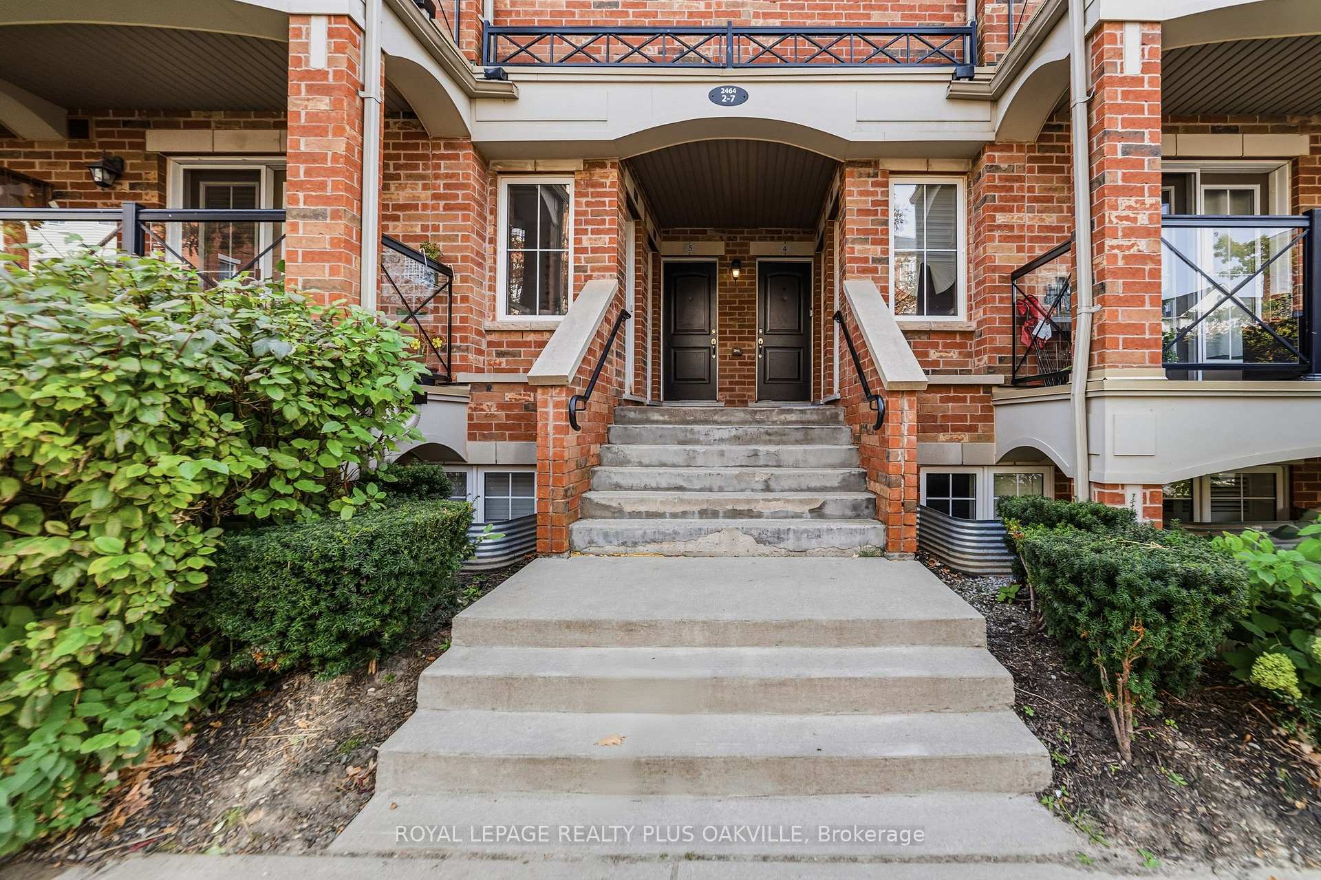 Photo 3 of Unit 6, 2464 Post Road, Oakville, River Oaks — HOMEH