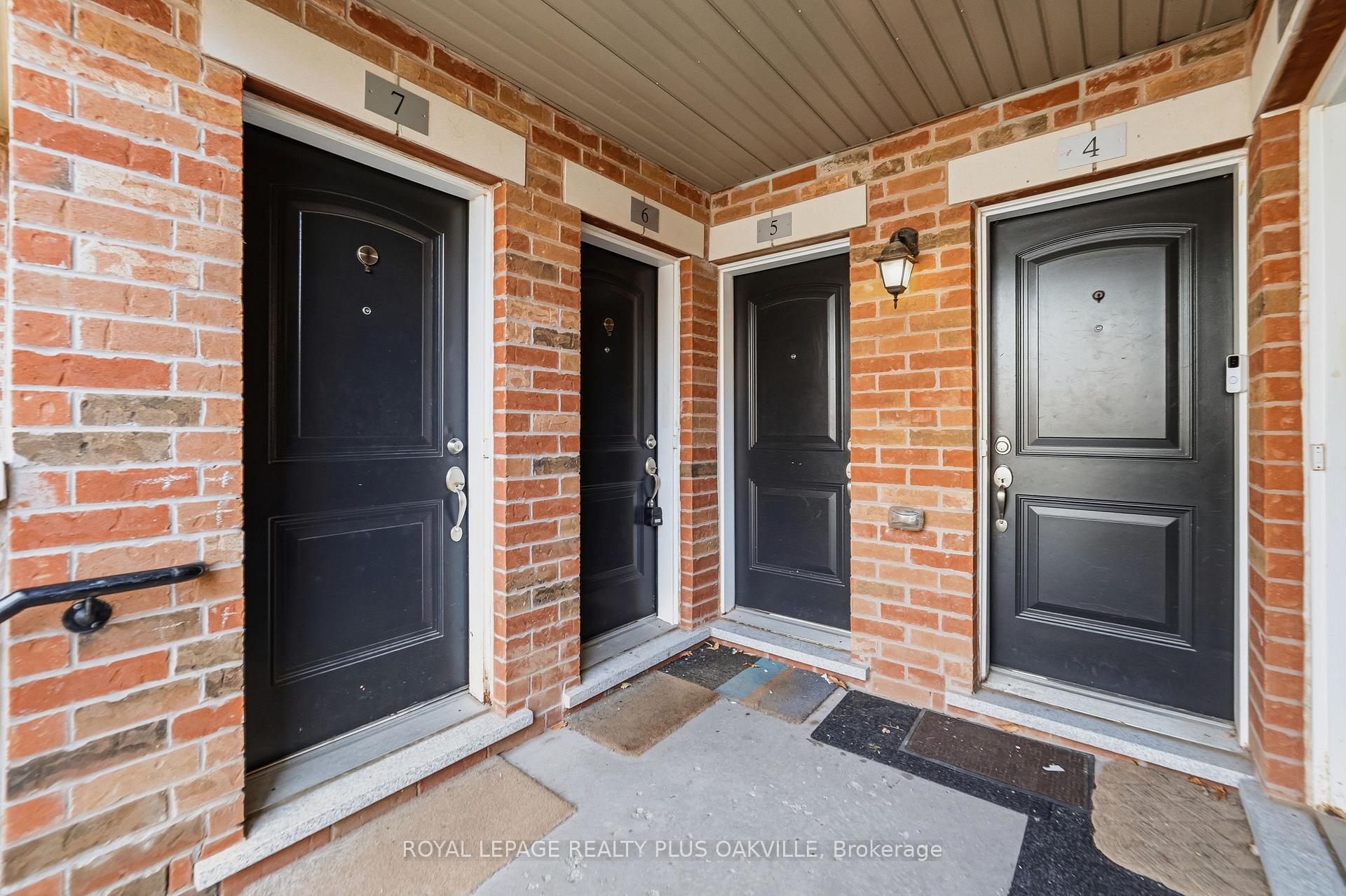 Photo 4 of Unit 6, 2464 Post Road, Oakville, River Oaks — HOMEH