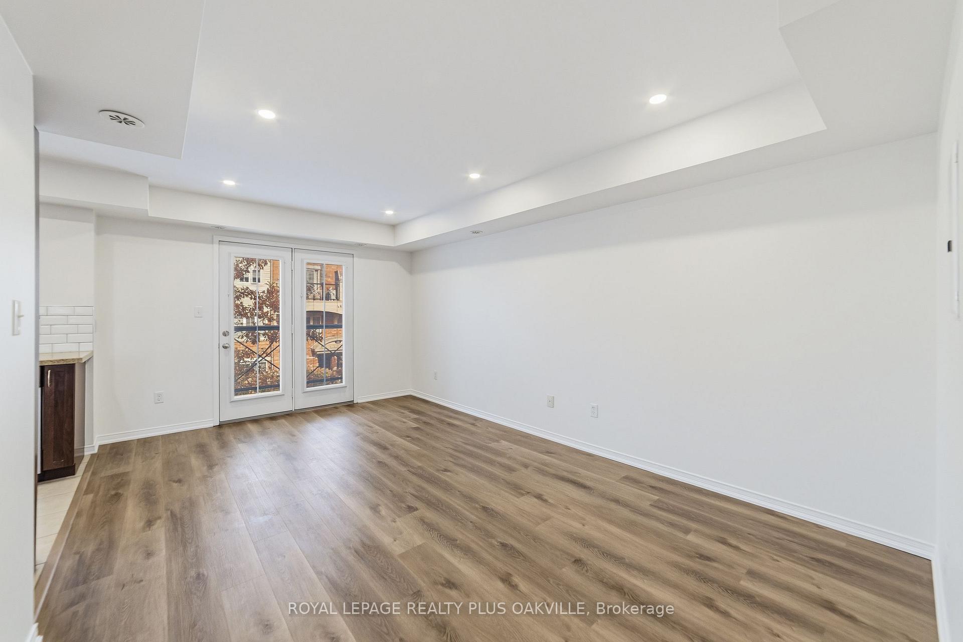 Photo 5 of Unit 6, 2464 Post Road, Oakville, River Oaks — HOMEH