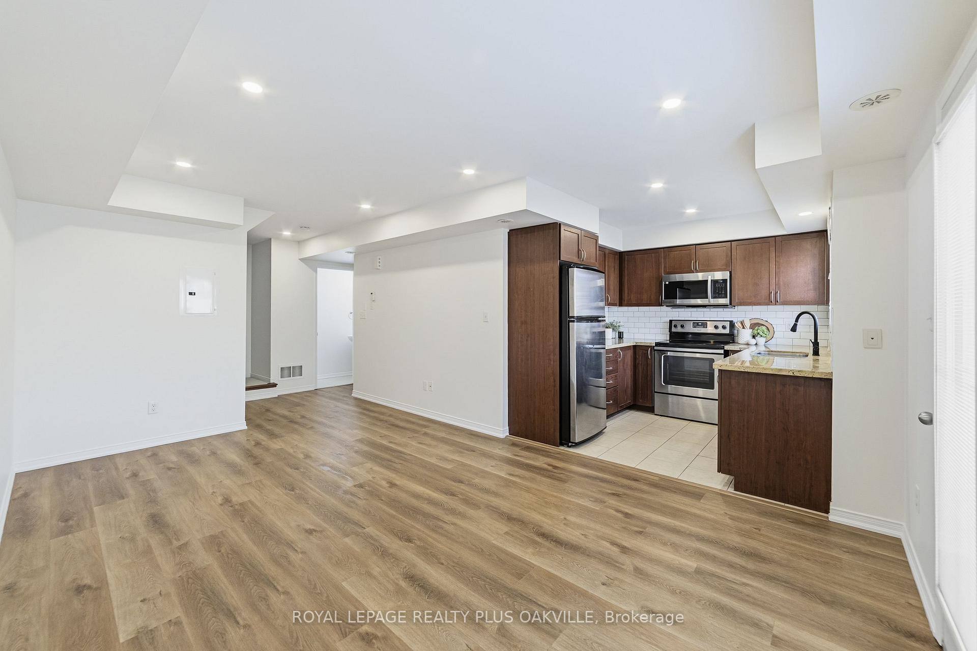 Photo 7 of Unit 6, 2464 Post Road, Oakville, River Oaks — HOMEH