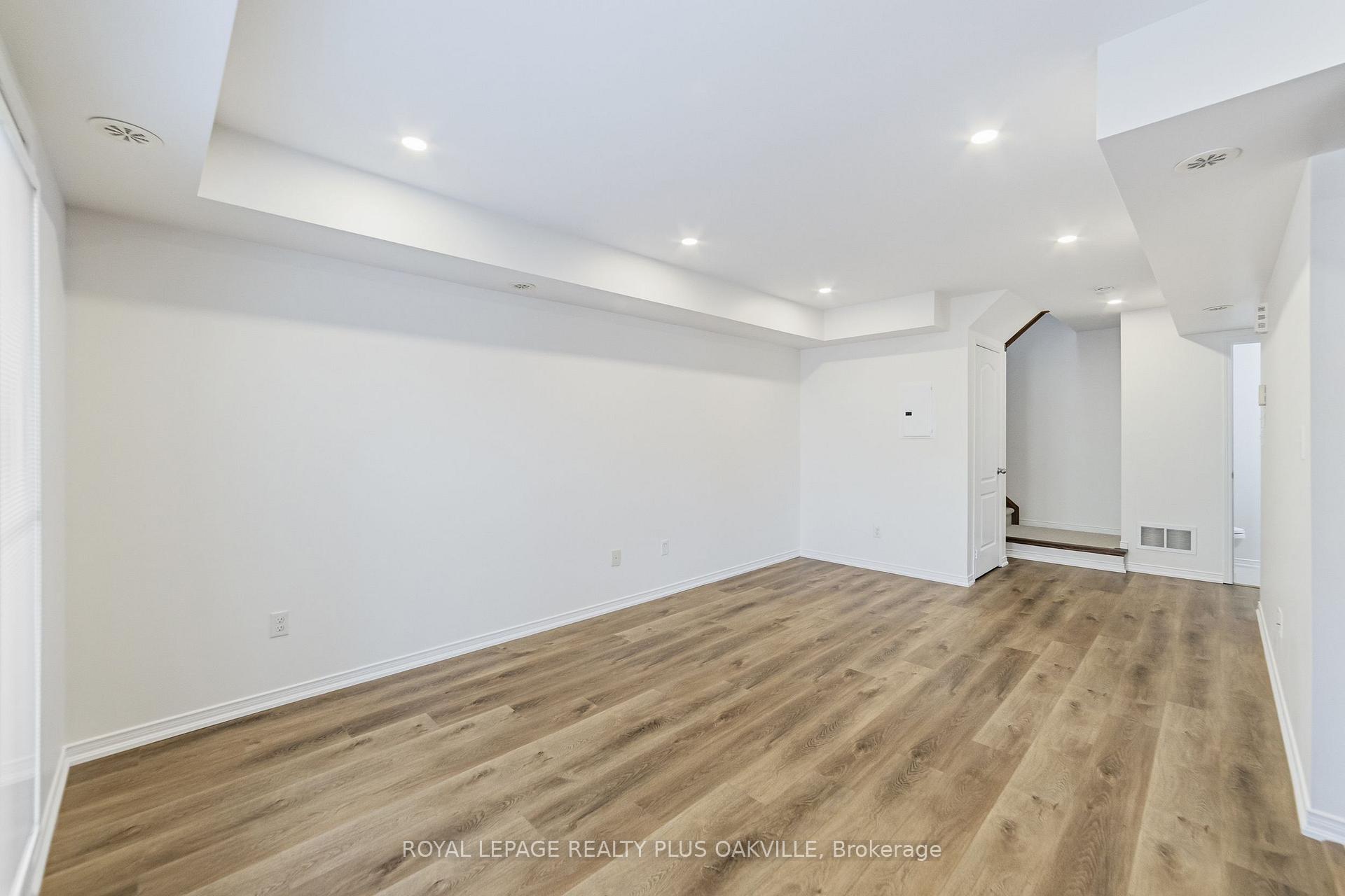 Photo 8 of Unit 6, 2464 Post Road, Oakville, River Oaks — HOMEH