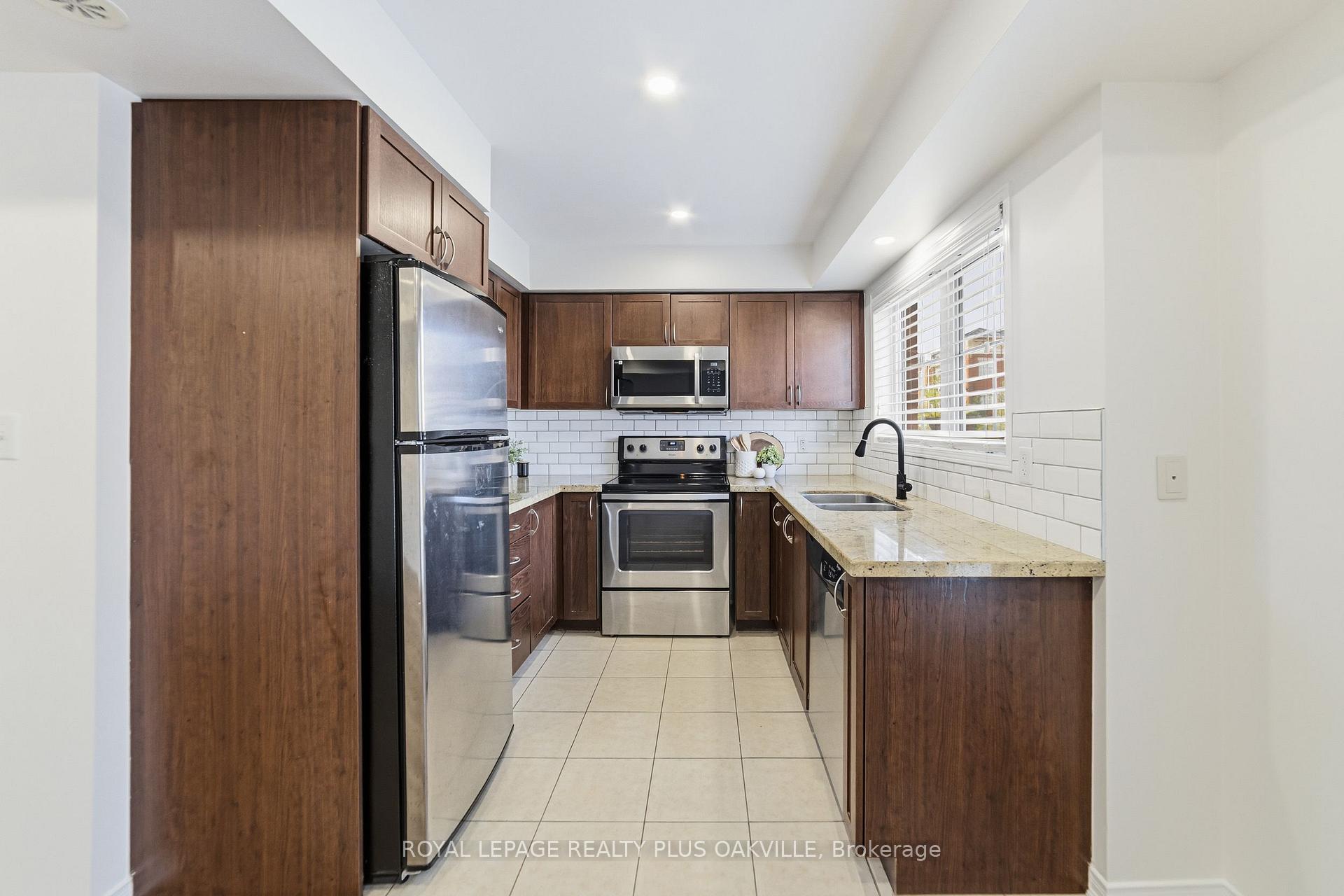 Photo 9 of Unit 6, 2464 Post Road, Oakville, River Oaks — HOMEH