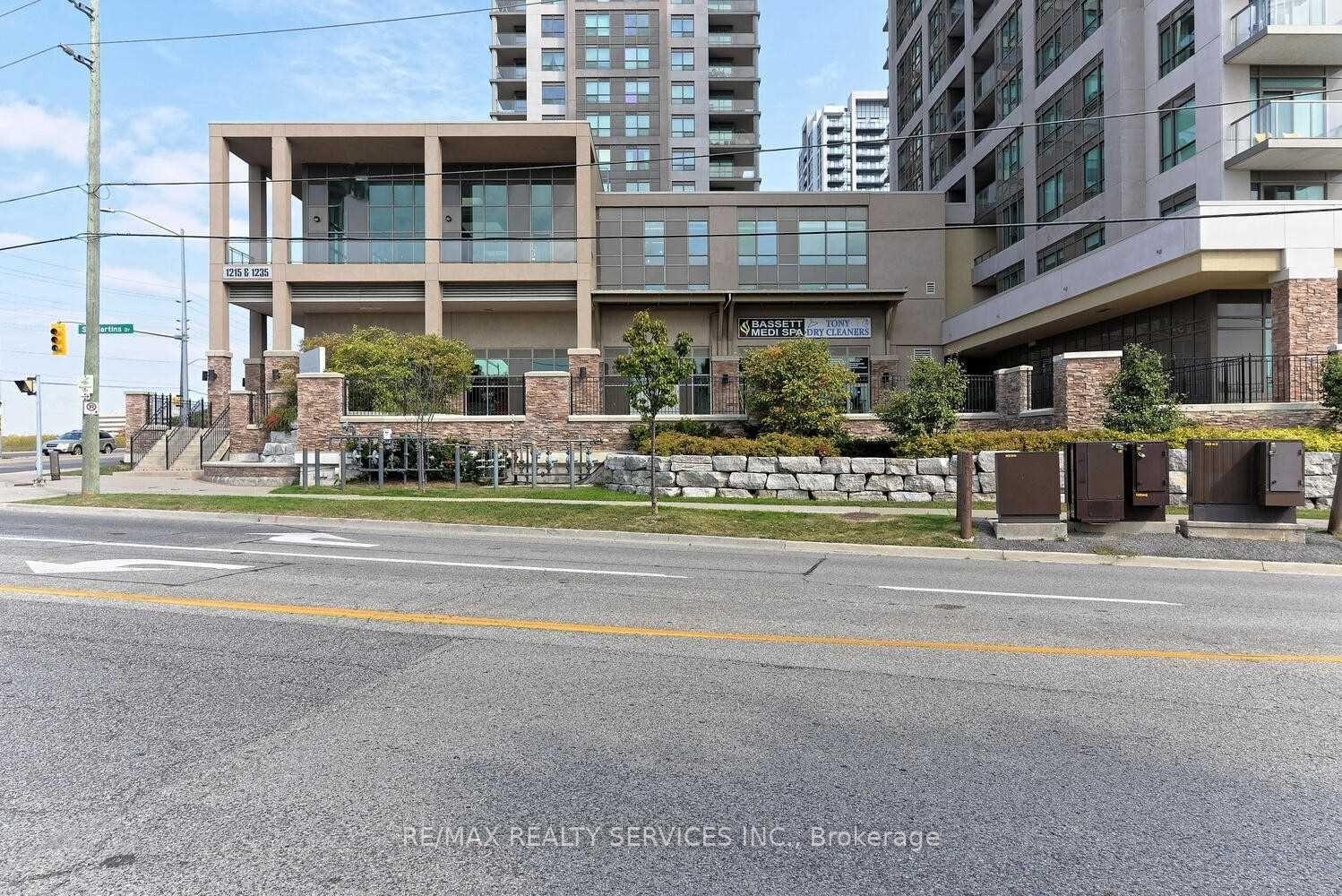 Photo of Unit PH03, 1215 Bayly Street