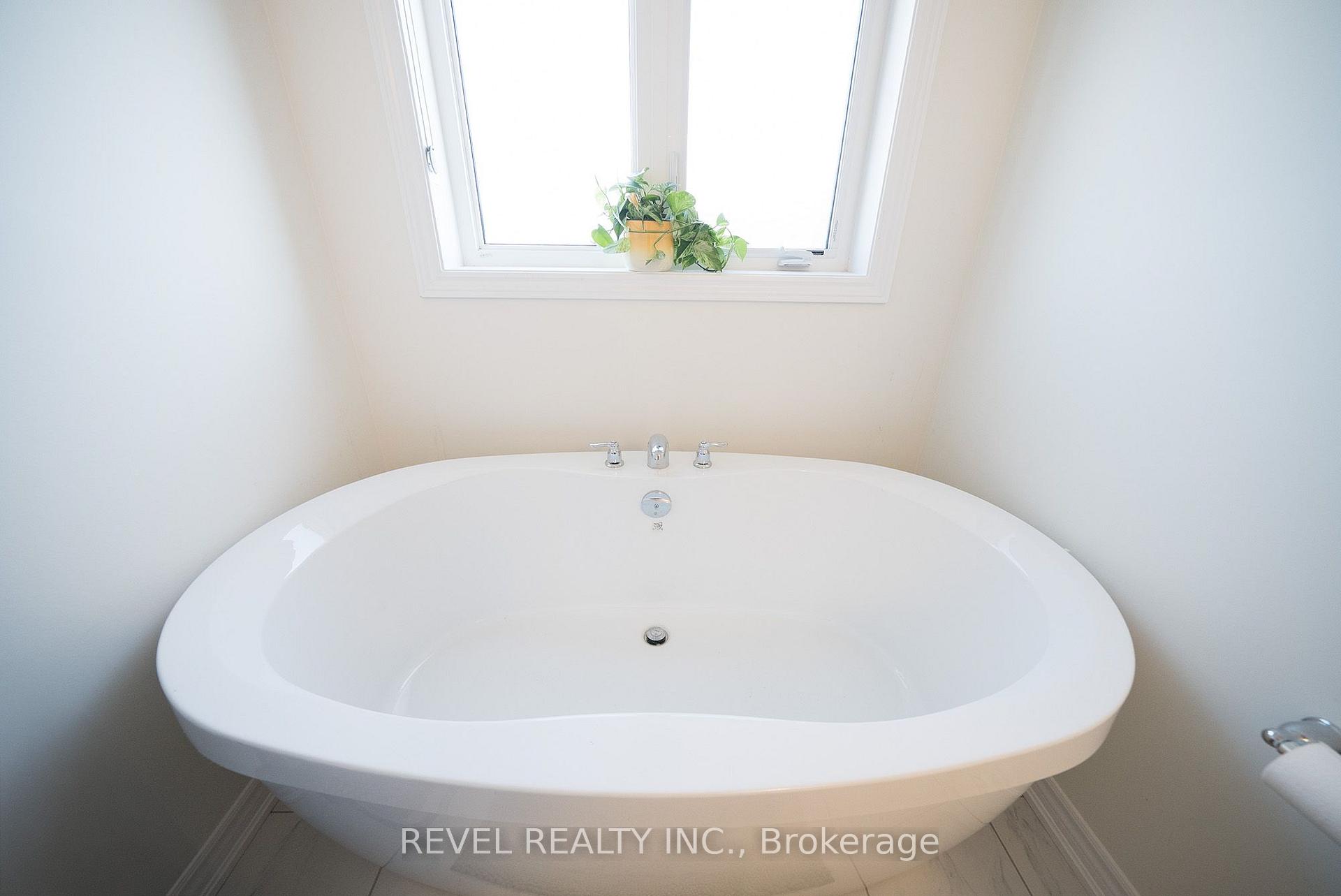 Photo 26 of 64 Holder Drive, Brantford, Empire South — HOMEH