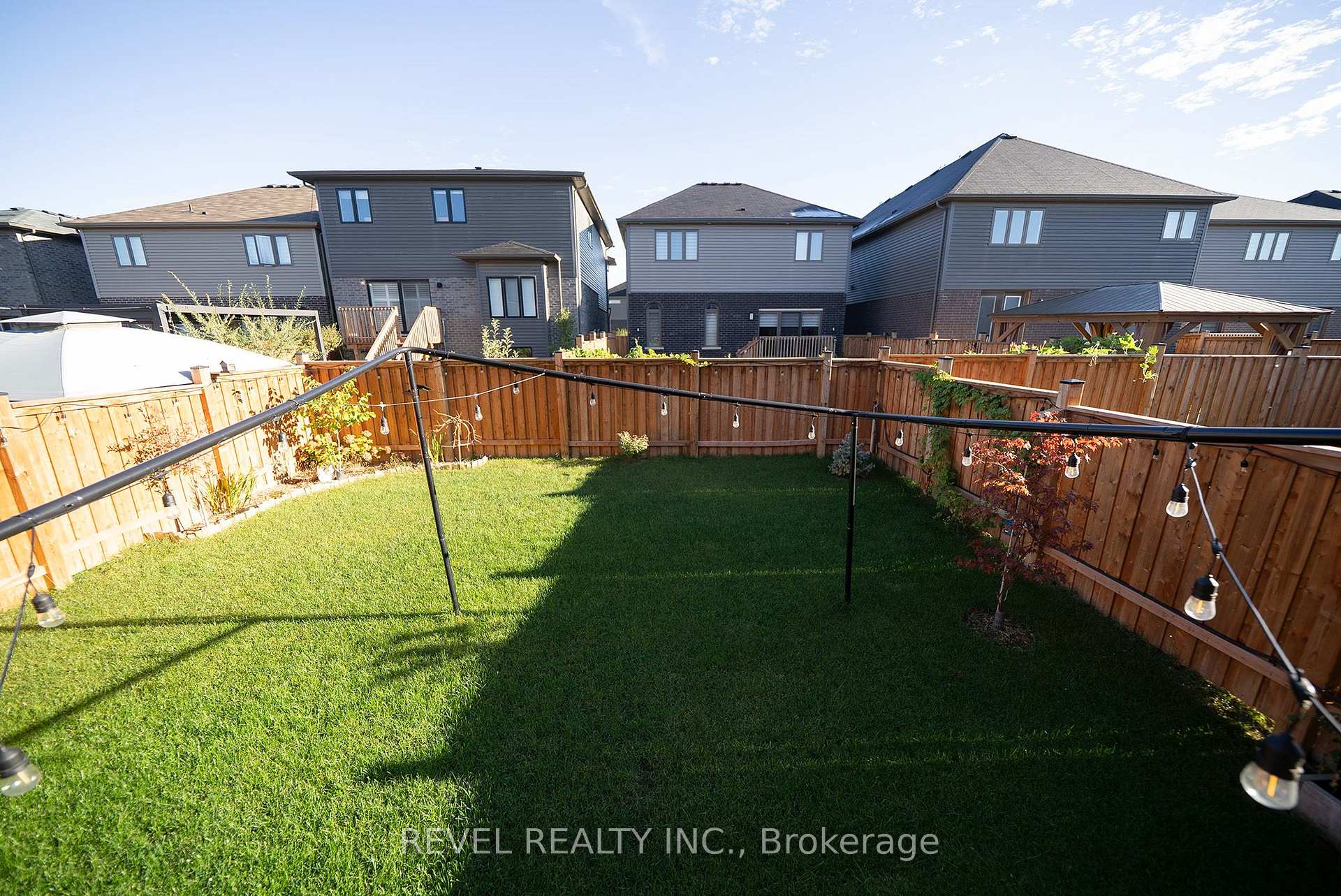 Photo 30 of 64 Holder Drive, Brantford, Empire South — HOMEH