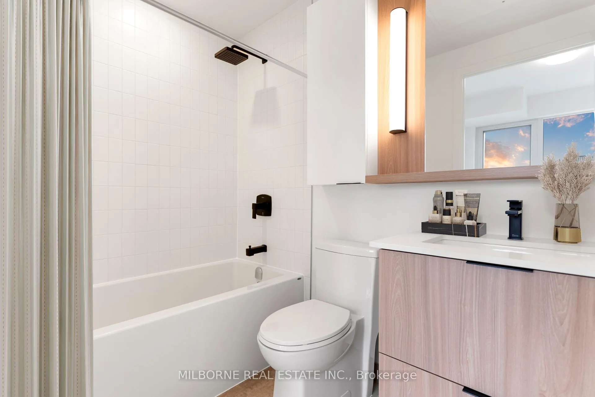 Photo 4 of Unit 2605, 5 Defries Street, Toronto, Regent Park — HOMEH