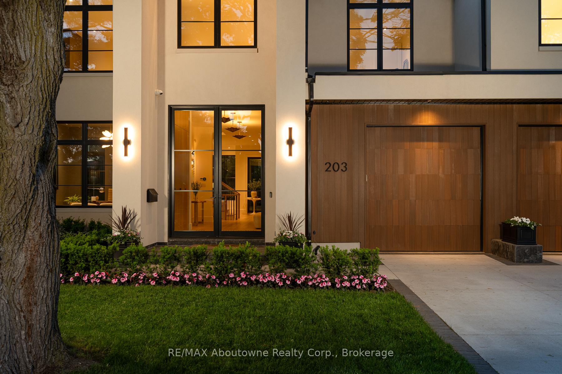 Photo 2 of 203 Weybourne Road, Oakville, West — HOMEH