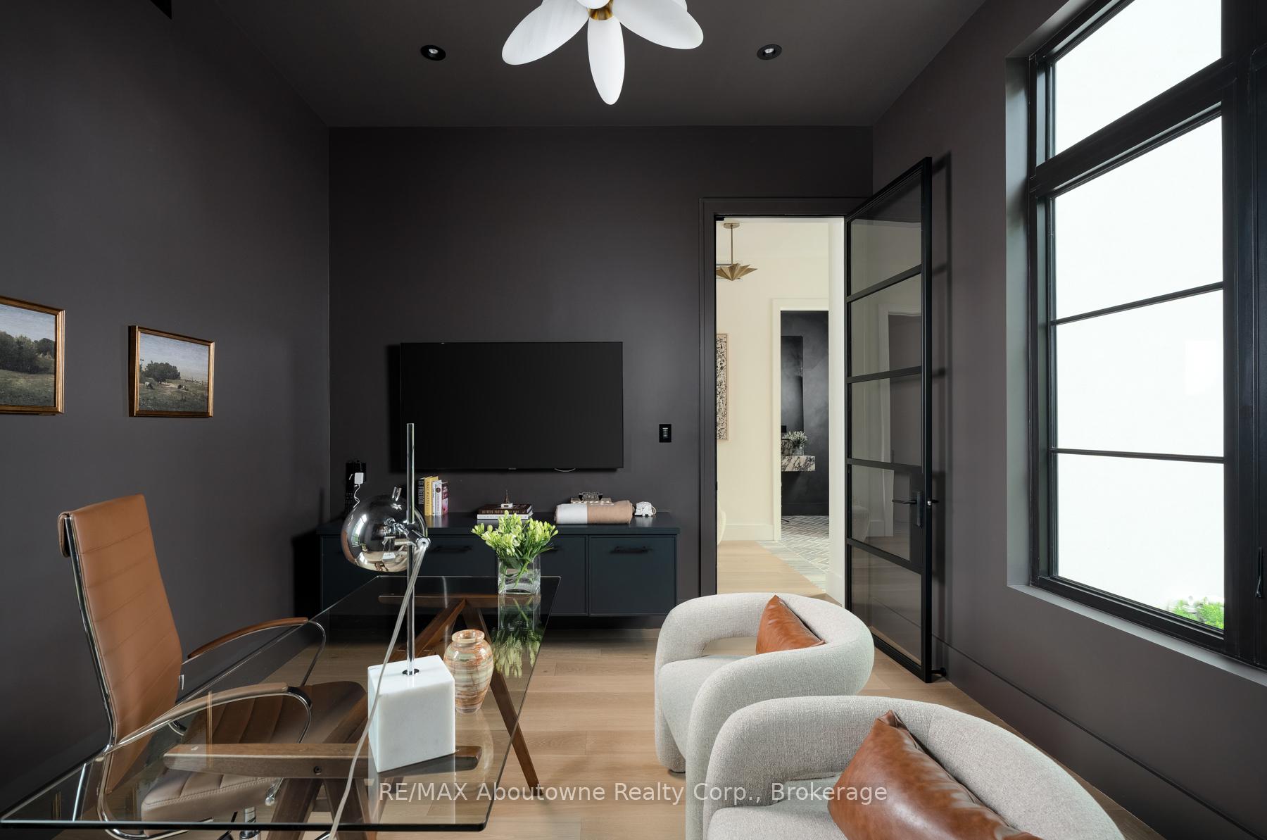 Photo 7 of 203 Weybourne Road, Oakville, West — HOMEH