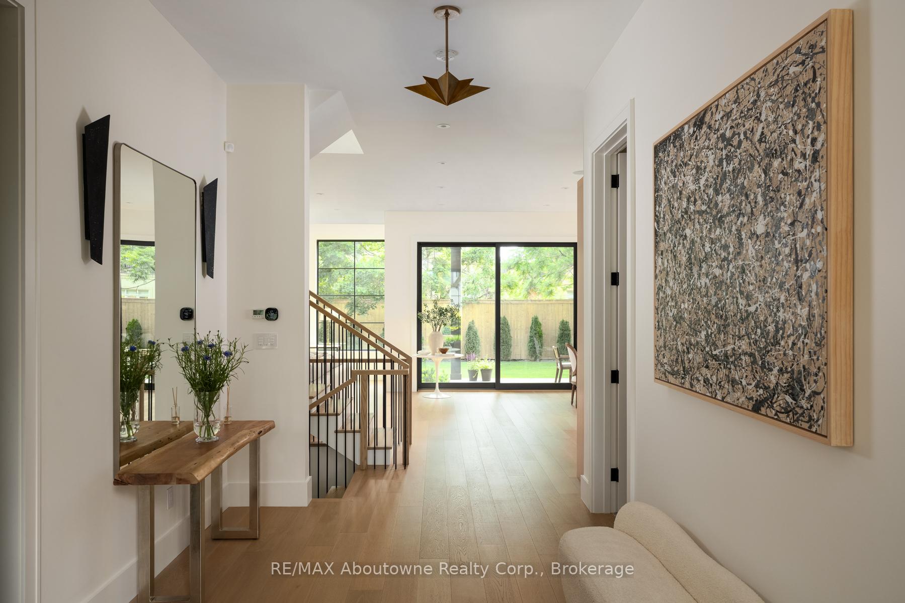Photo 8 of 203 Weybourne Road, Oakville, West — HOMEH