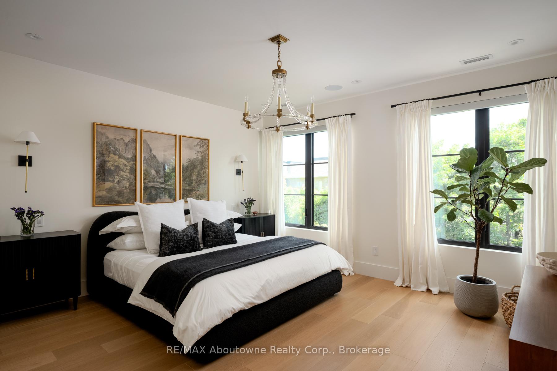 Photo 18 of 203 Weybourne Road, Oakville, West — HOMEH