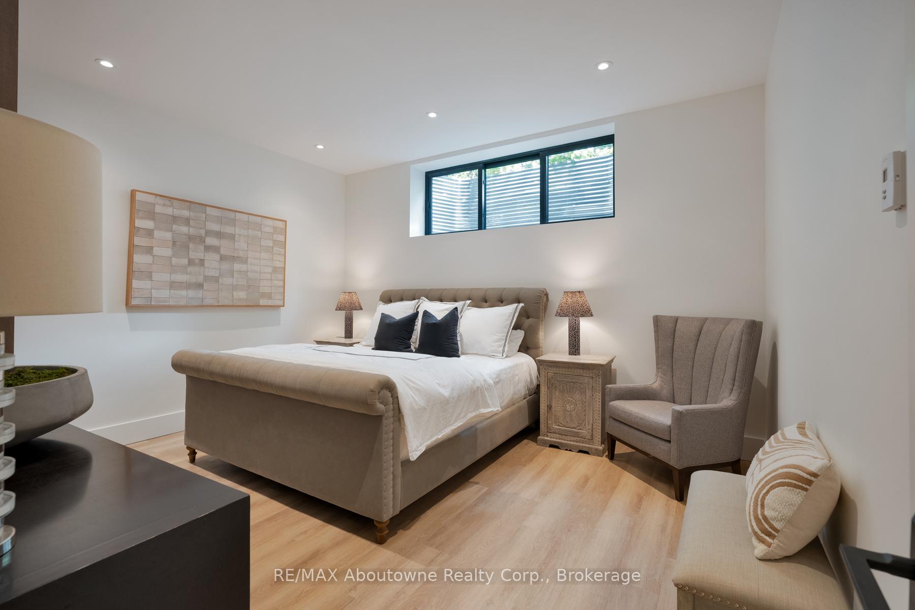 Photo 32 of 203 Weybourne Road, Oakville, West — HOMEH
