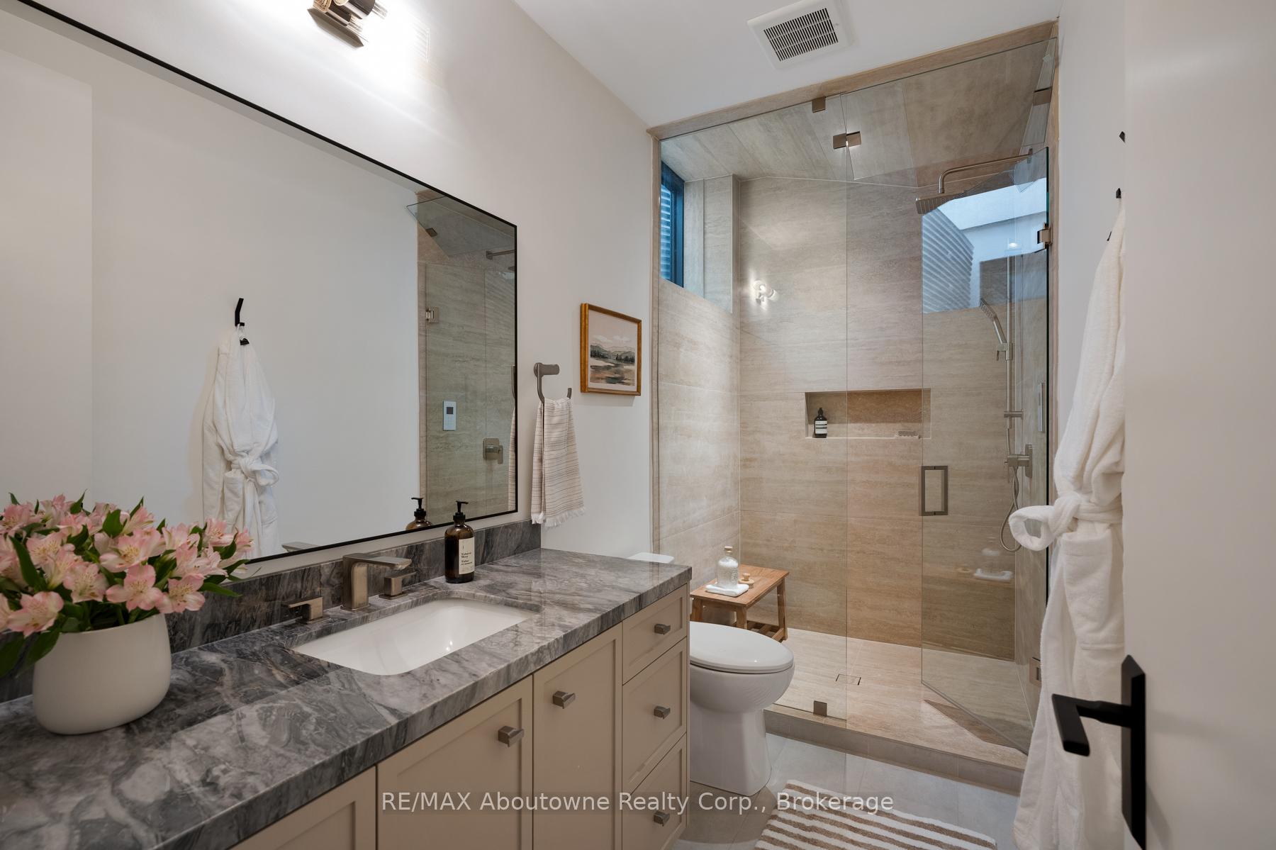 Photo 33 of 203 Weybourne Road, Oakville, West — HOMEH