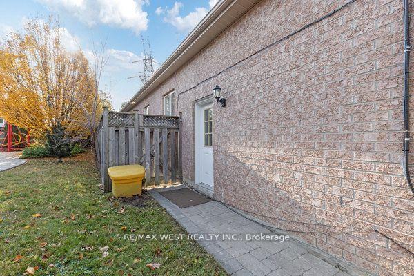 Photo 2 of 47 Timber Lane, Vaughan, East Woodbridge — HOMEH