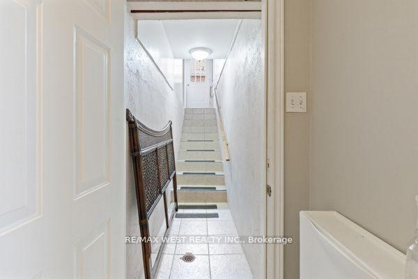 Photo 3 of 47 Timber Lane, Vaughan, East Woodbridge — HOMEH