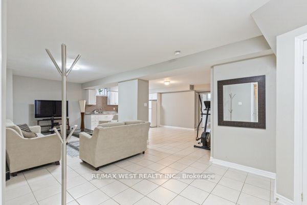 Photo 5 of 47 Timber Lane, Vaughan, East Woodbridge — HOMEH