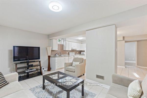 Photo 10 of 47 Timber Lane, Vaughan, East Woodbridge — HOMEH