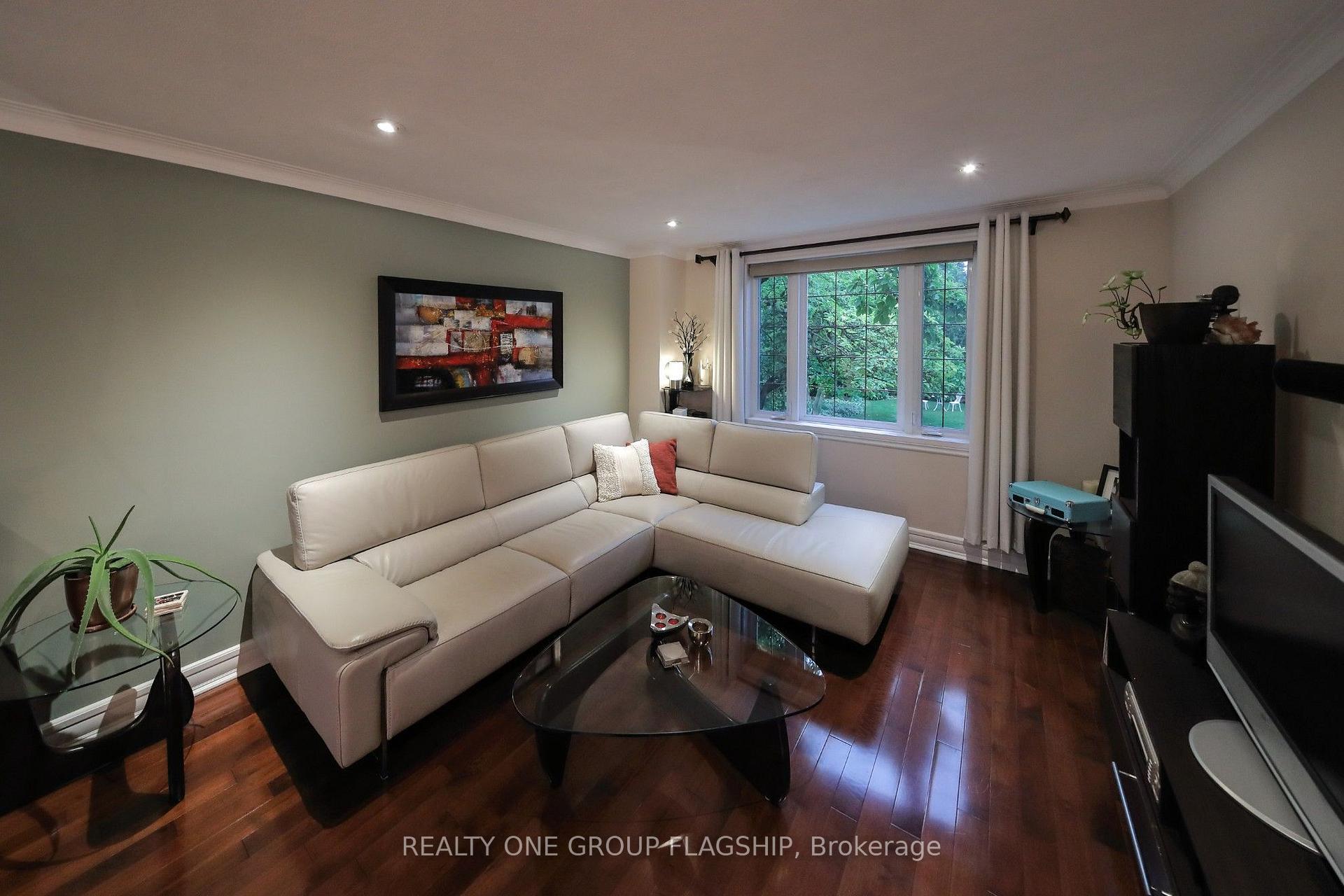 Photo 4 of 1098 Kipling Avenue, Etobicoke, Islington-City Centre West — HOMEH