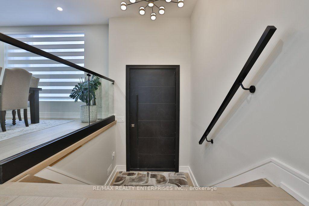 Photo 4 of 47 Thirteenth Street, Etobicoke, New Toronto — HOMEH