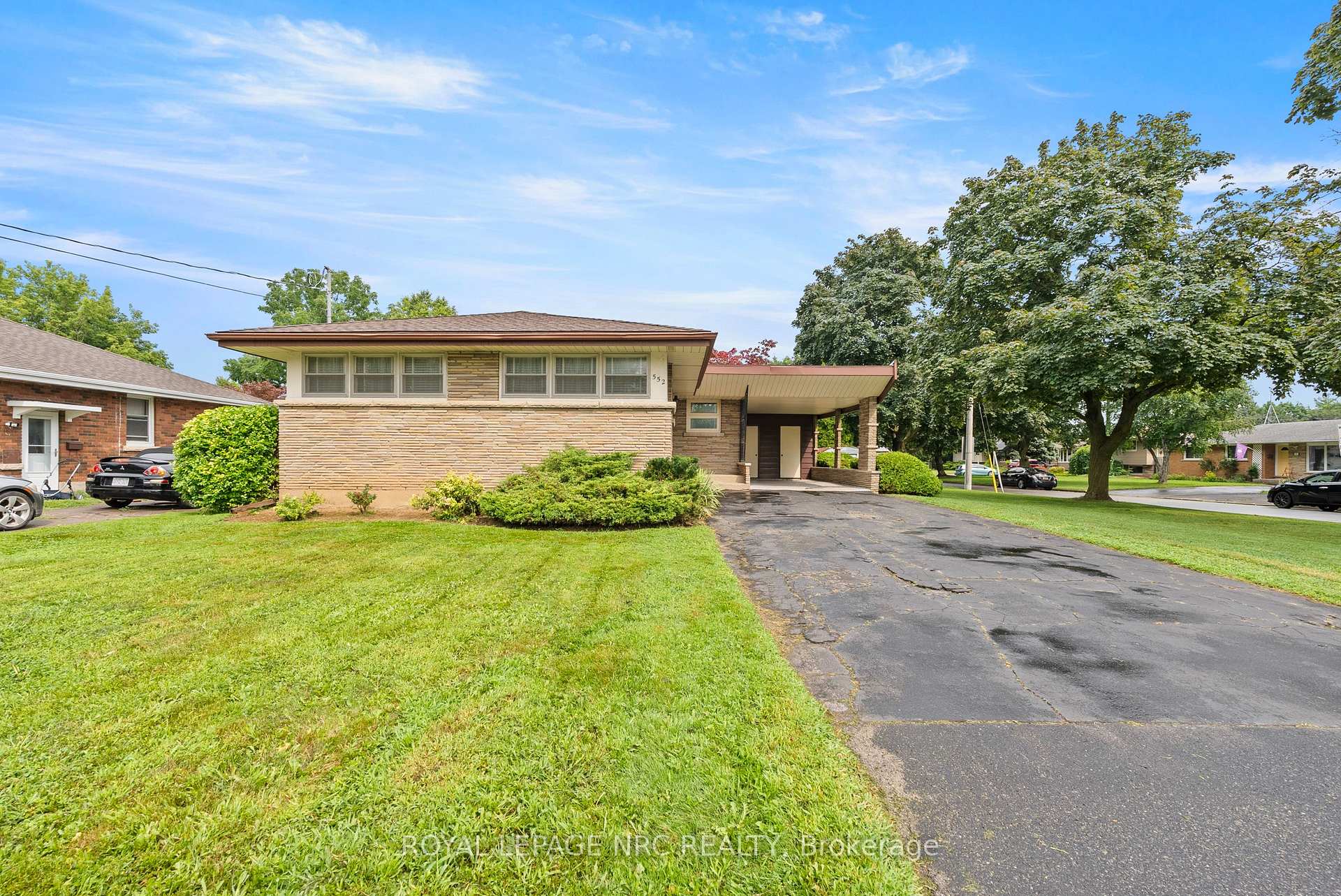 Photo 2 of 552 Bunting Road, St. Catharines, Bunting/Linwell — HOMEH