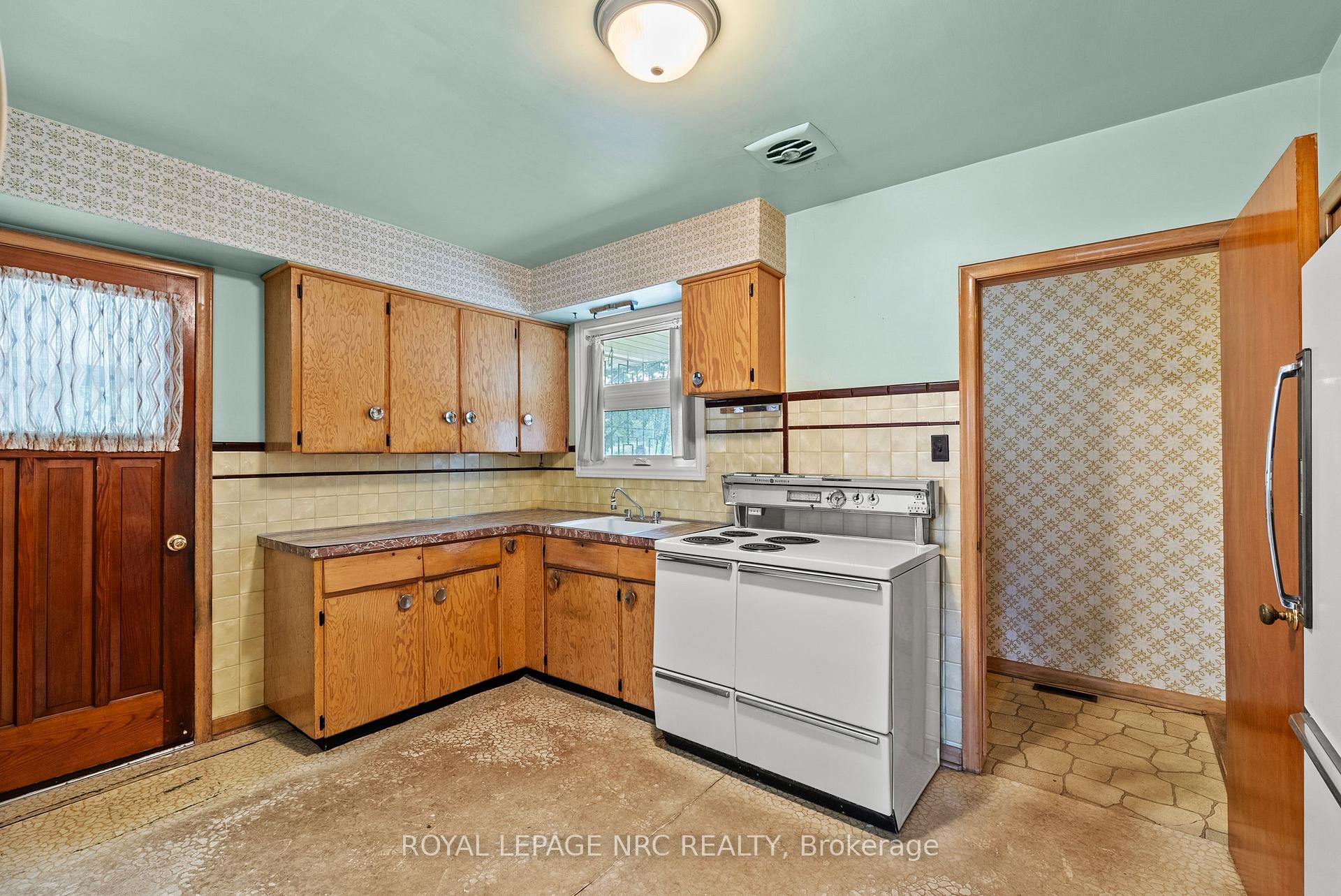 Photo 14 of 552 Bunting Road, St. Catharines, Bunting/Linwell — HOMEH
