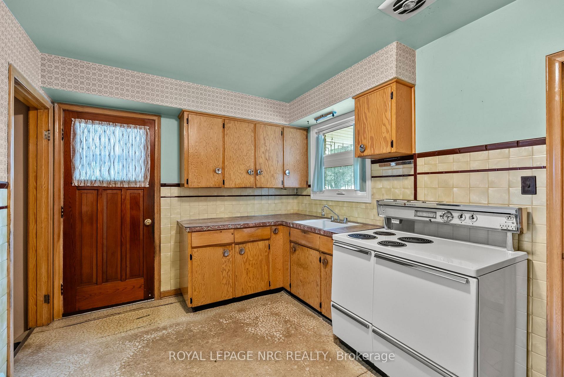 Photo 17 of 552 Bunting Road, St. Catharines, Bunting/Linwell — HOMEH