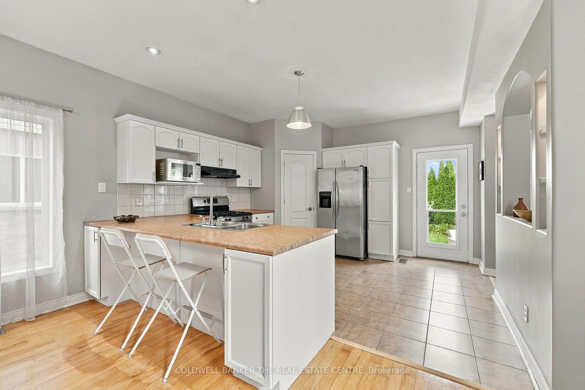 Photo 6 of 37 Stoneham Street, New Tecumseth, Alliston — HOMEH