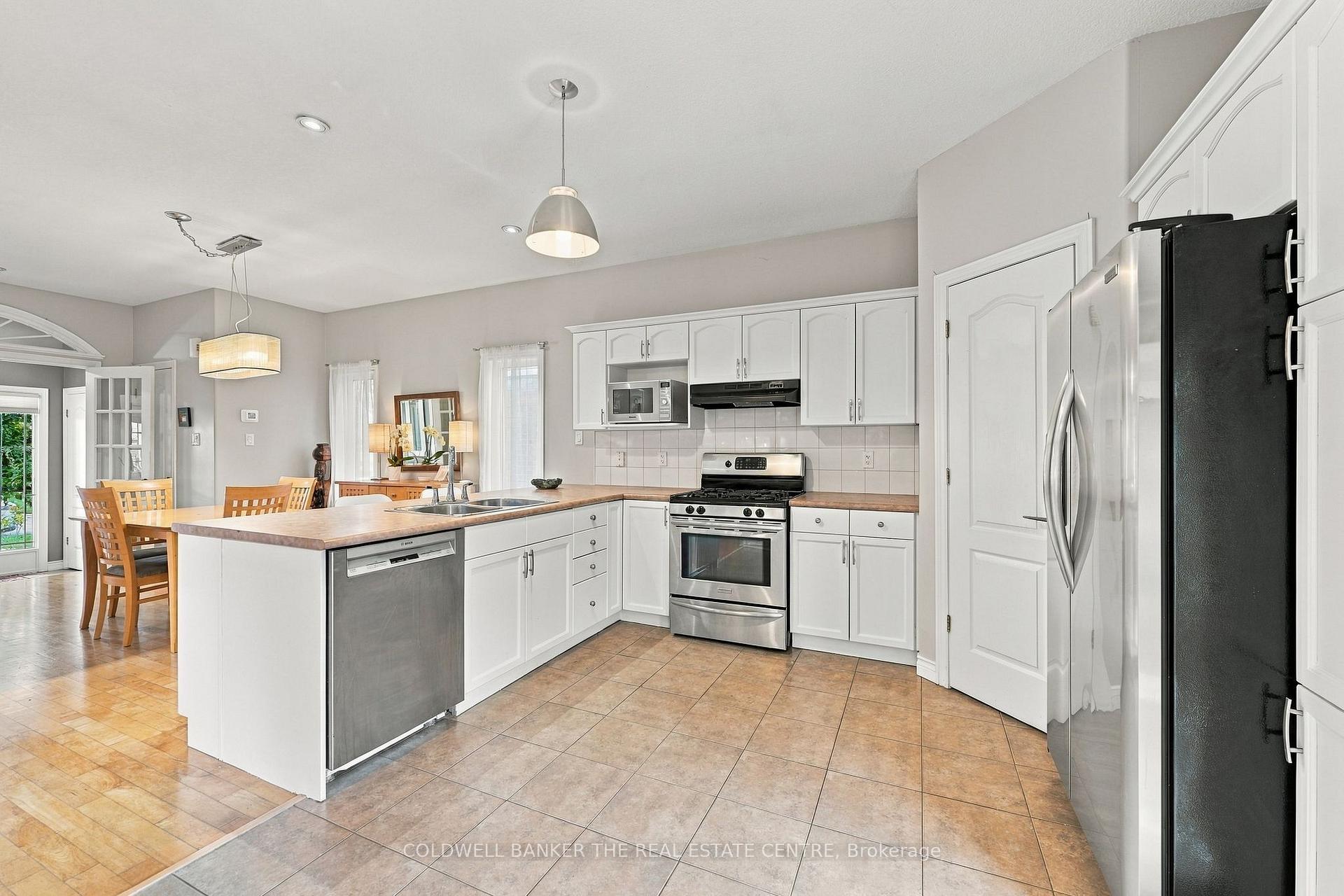 Photo 8 of 37 Stoneham Street, New Tecumseth, Alliston — HOMEH