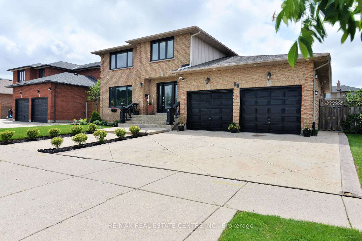 Photo 2 of 43 Regalview Drive, Hamilton, Stoney Creek — HOMEH