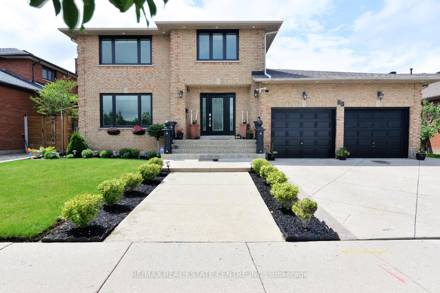 Photo 4 of 43 Regalview Drive, Hamilton, Stoney Creek — HOMEH