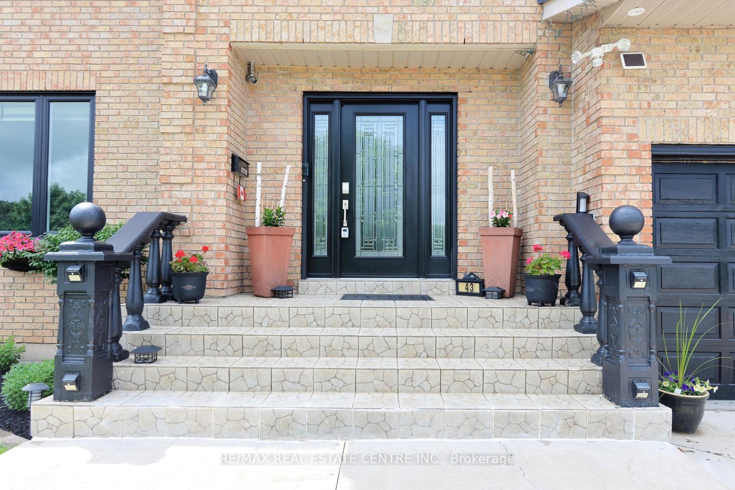 Photo 7 of 43 Regalview Drive, Hamilton, Stoney Creek — HOMEH