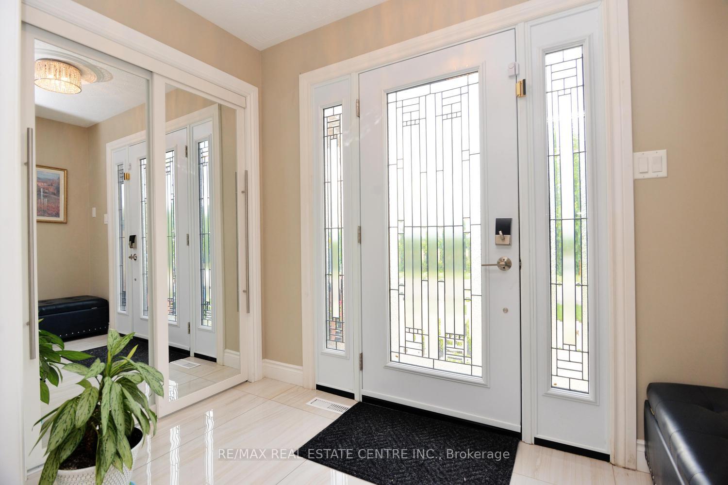 Photo 8 of 43 Regalview Drive, Hamilton, Stoney Creek — HOMEH