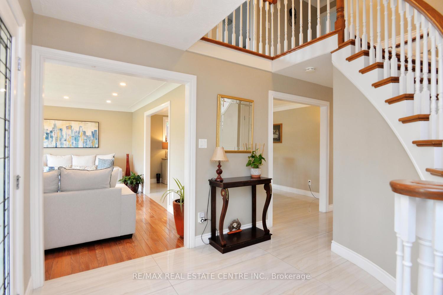 Photo 11 of 43 Regalview Drive, Hamilton, Stoney Creek — HOMEH