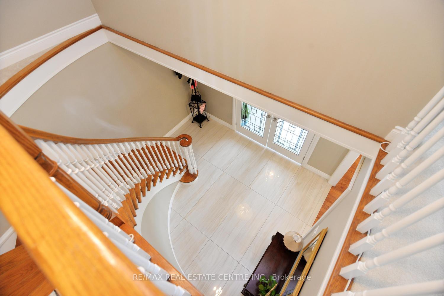 Photo 12 of 43 Regalview Drive, Hamilton, Stoney Creek — HOMEH