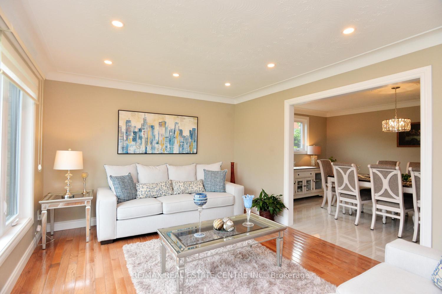 Photo 14 of 43 Regalview Drive, Hamilton, Stoney Creek — HOMEH