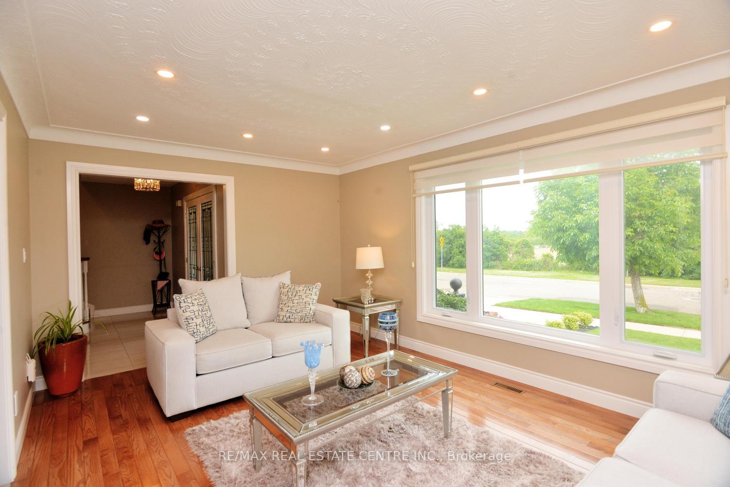 Photo 15 of 43 Regalview Drive, Hamilton, Stoney Creek — HOMEH